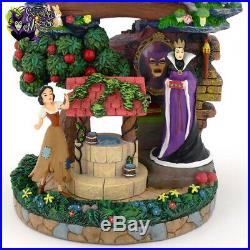 BRADFORD Disney Snow White and the Seven Dwarfs Sculpture with the Evil Queen