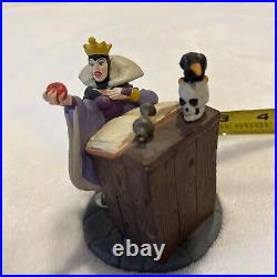 Beautiful Disney Lil Classic Hard Plastic Figurine Evil Queen