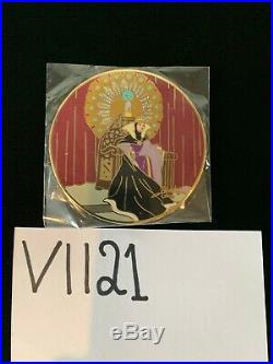 Disney Auctions Pin Gomes Evil Queen on Thrown LE100 Rare Excellent condition
