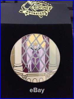 Disney Auctions Snow White Villain Evil Queen in Window Gomes LE 100 Pin