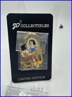 Disney Auctions Snow White in Mirror LE 500 Pin Seven Dwarfs Evil Queen Old Hag