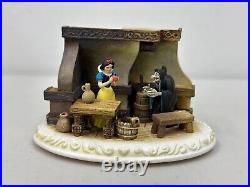 Disney Olszewski Story-Time Snow White & Old Hag/Evil Queen Take A Bite Figurine