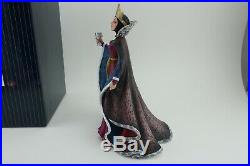 Disney Showcase Collection 4031539 Snow White Evil Queen withChalice Statue Figure