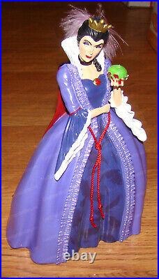 Disney Showcase Collection, Rococo EVIL QUEEN (6010296) Snow White, Apple