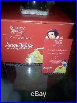 Disney Showcase Collection Snow White Evil Queen Take The Apple Dearie