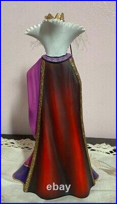 Disney Showcase Evil Queen from Snow White Couture de Force Figurine 4031539