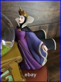 Disney Snow White And The Seven Dwarfs Evil Queen Crystal Ball Snow Globe
