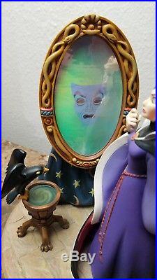 Disney Snow White Evil Queen Figurine Disney Gallery Lmtd Ed Number 712