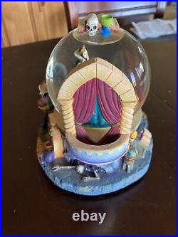 Disney Snow White Evil Queen Mirror Mirror Talking Snow Globe