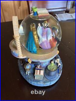 Disney Snow White Evil Queen Mirror Mirror Talking Snow Globe
