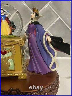 Disney The Villains Rotating Musical Snow Globe Evil Queen & Snow White READ