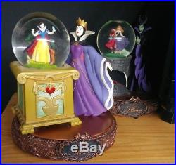 Disney Villains Evil Queen Crystal Ball Snow White Spinning Snow globe RARE