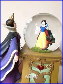 Disney Villains Evil Queen & Snow White Snowglobe RARE