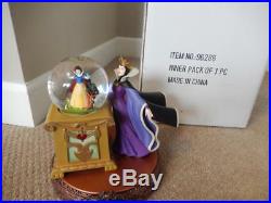 Disney Villains RARE! Rotating Musical Snow Globe Evil Queen and Snow White