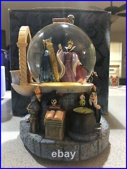 Disney Villains Snow White Evil Queen Snow Globe