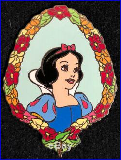 RARE Disney Auctions Snow White Princess Of The Month 2003 Pin LE 100 Evil Queen