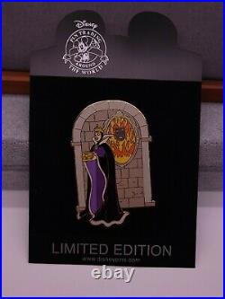 RARE Disney Jumbo Pin Evil Queen with Mirror LE 500 Pin # 97165