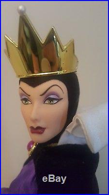 Rare 1998 Barbie Disney Villains Snow White Evil Queen Collector Doll withStand