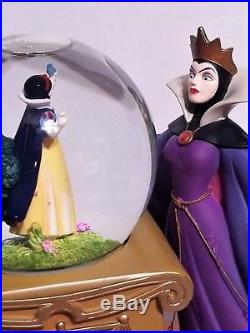 Rare Disney Villians Musical Snow Globe Evil Queen & Snow White