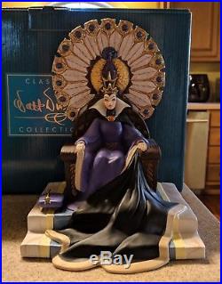 Vintage Disney WDCC Villains Snow White Enthroned Evil Queen Figurine with Box