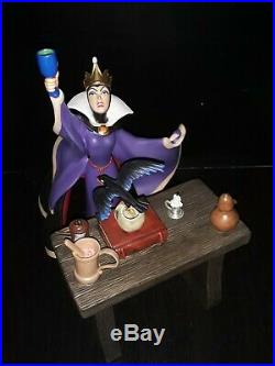 WDCC Snow White Evil Queen And Raven Now Begins Thy Magic Spell