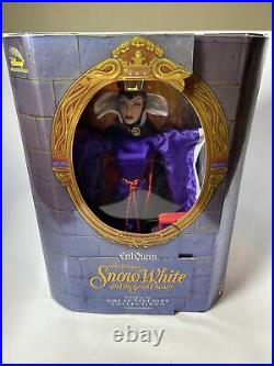 Walt Disney's'Evil Queen' from Snow White and The Seven Dwarfs. 1998 -New NRFB